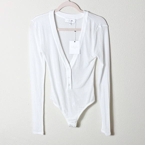 NWT L’Academie Revolve White Ribbed Bodysuit Partial Button Down size small - Picture 4 of 12
